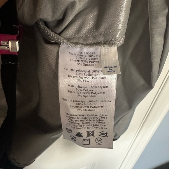 ⚡️2/$25⚡️ ASICS Women’s Run Light Jacket Gray Pink Trim | Windbreaker | Size M - Picture 9 of 10